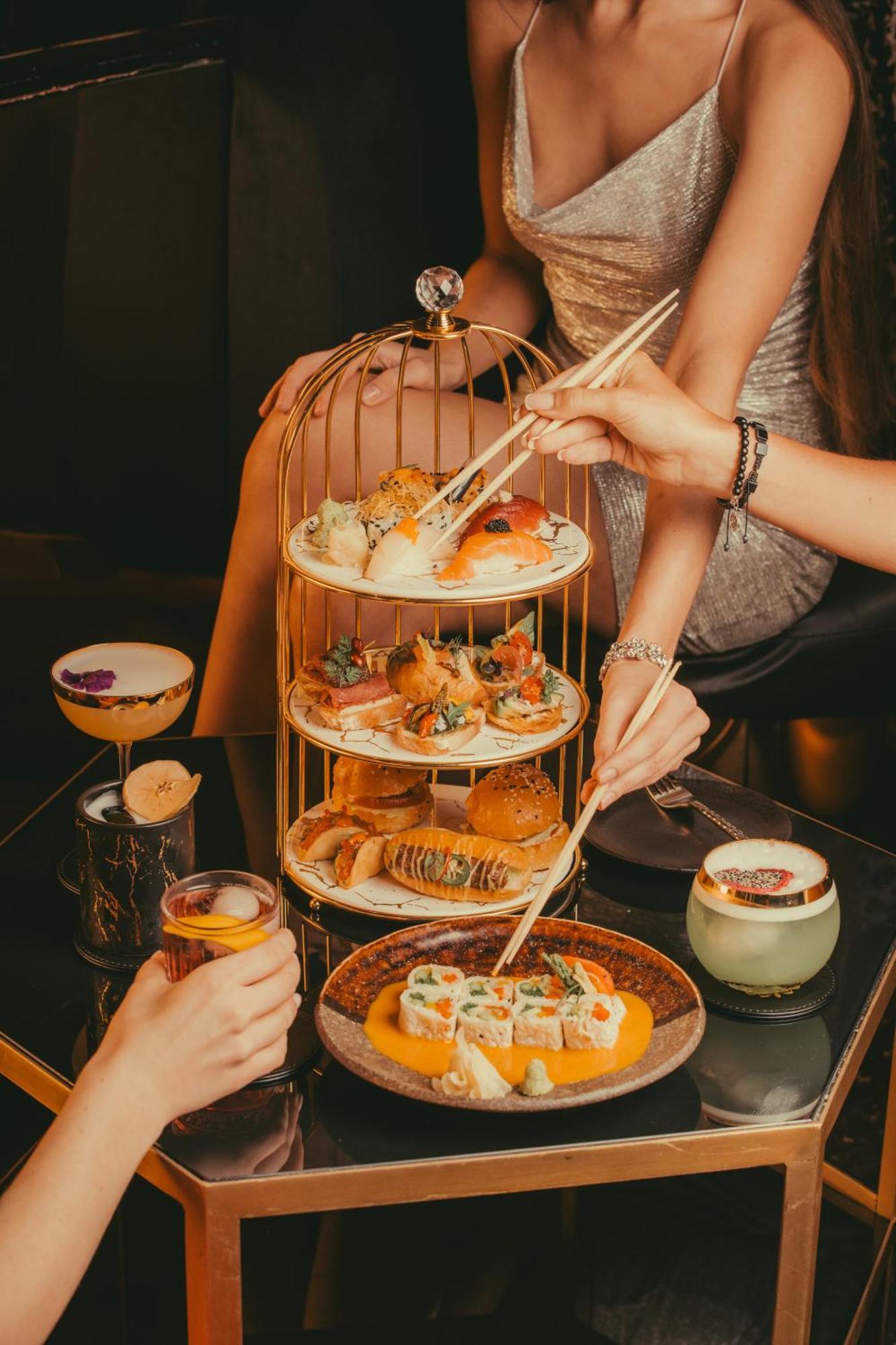 Five Jumeirah Village Dubai Ngoại thất bức ảnh Afternoon tea at the Mandarin Oriental